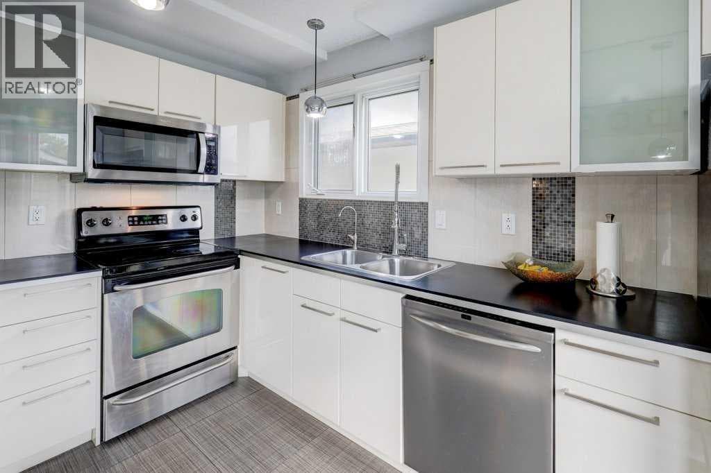 You have to see this home in person to truly appr... - Image 1